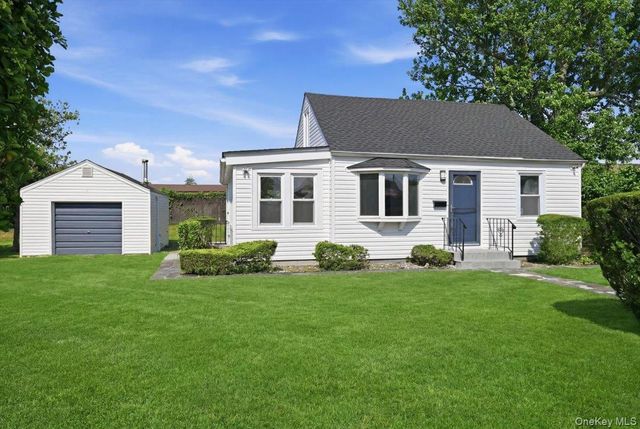 310 west Drive, Copiague, NY 11726