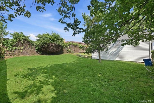 310 west Drive, Copiague, NY 11726