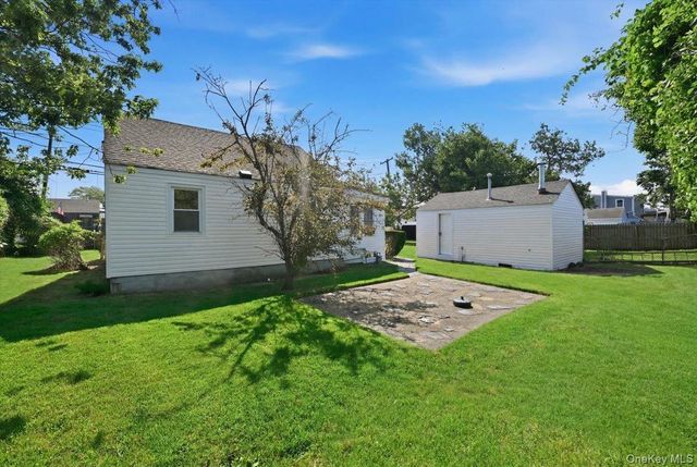 310 west Drive, Copiague, NY 11726