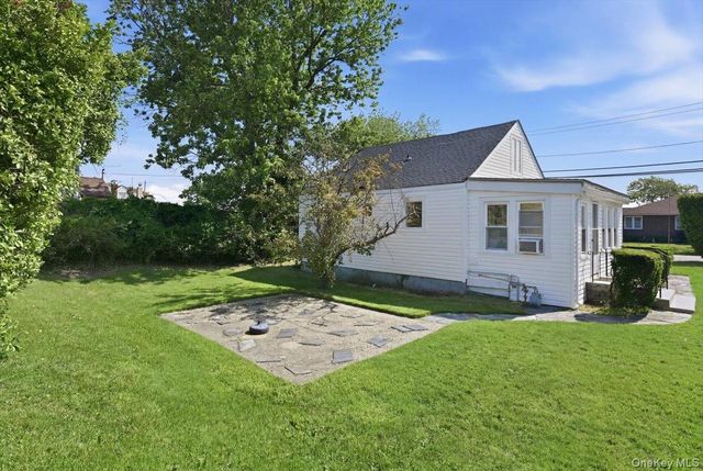310 west Drive, Copiague, NY 11726
