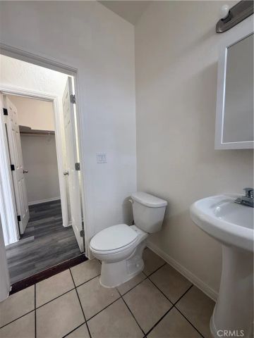 2001 Cedar Avenue 11, Long Beach, CA 90806