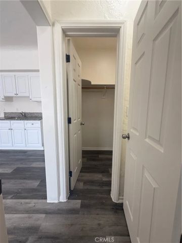 2001 Cedar Avenue 11, Long Beach, CA 90806