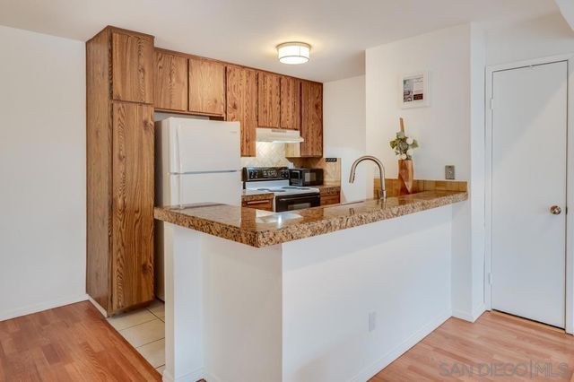 9209 Village Glen Dr 243, San Diego, CA 92123
