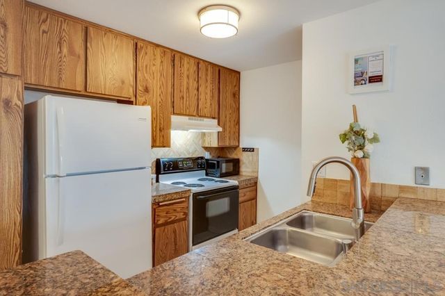 9209 Village Glen Dr 243, San Diego, CA 92123
