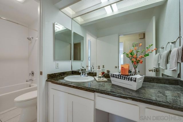 9209 Village Glen Dr 243, San Diego, CA 92123