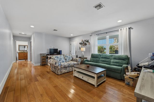 2263 4th Avenue SE, Vero Beach, FL 32962