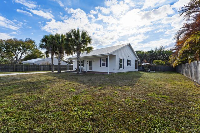 2263 4th Avenue SE, Vero Beach, FL 32962
