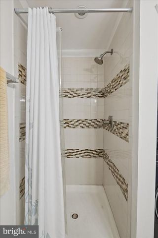 2105 E LAMLEY ST, Baltimore, MD 21231