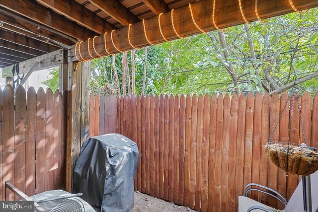 2105 E LAMLEY ST, Baltimore, MD 21231