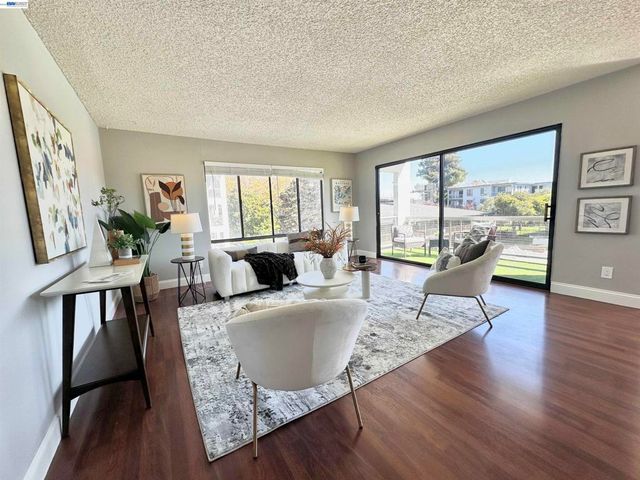 6 Commodore Drive C337, Emeryville, CA 94608