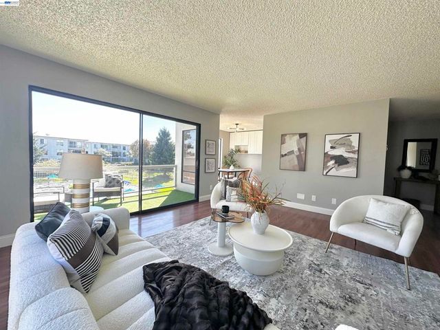 6 Commodore Drive C337, Emeryville, CA 94608