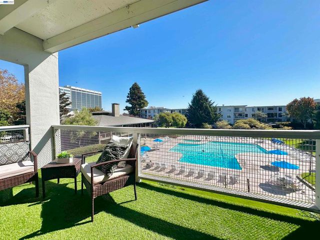 6 Commodore Drive C337, Emeryville, CA 94608