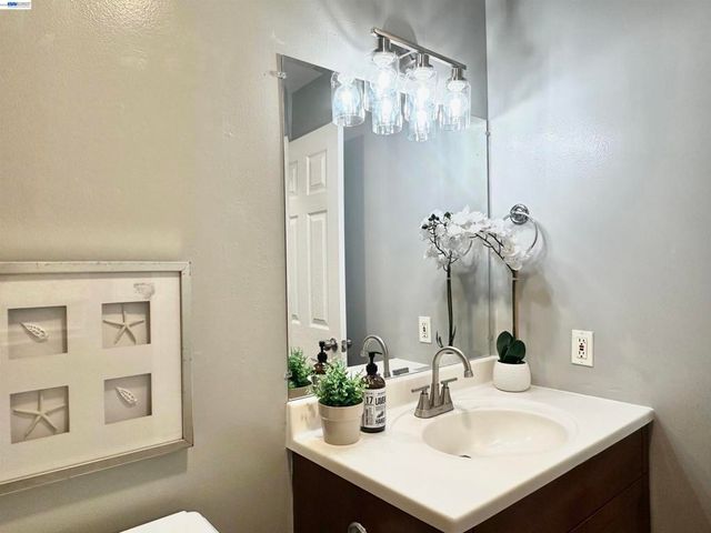 6 Commodore Drive C337, Emeryville, CA 94608