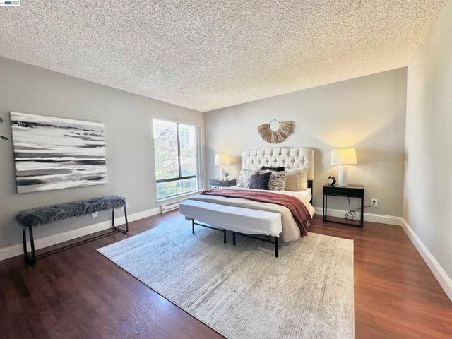 6 Commodore Drive C337, Emeryville, CA 94608