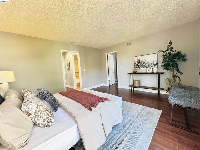 6 Commodore Drive C337, Emeryville, CA 94608