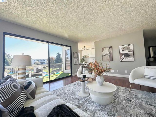 6 Commodore Drive C337, Emeryville, CA 94608