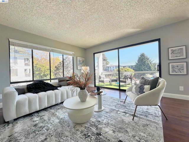6 Commodore Drive C337, Emeryville, CA 94608