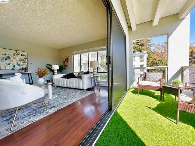 6 Commodore Drive C337, Emeryville, CA 94608
