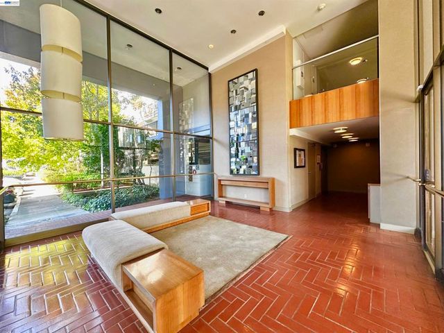 6 Commodore Drive C337, Emeryville, CA 94608