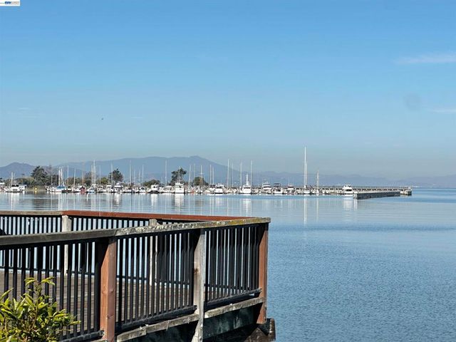 6 Commodore Drive C337, Emeryville, CA 94608