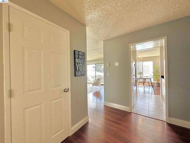 6 Commodore Drive C337, Emeryville, CA 94608