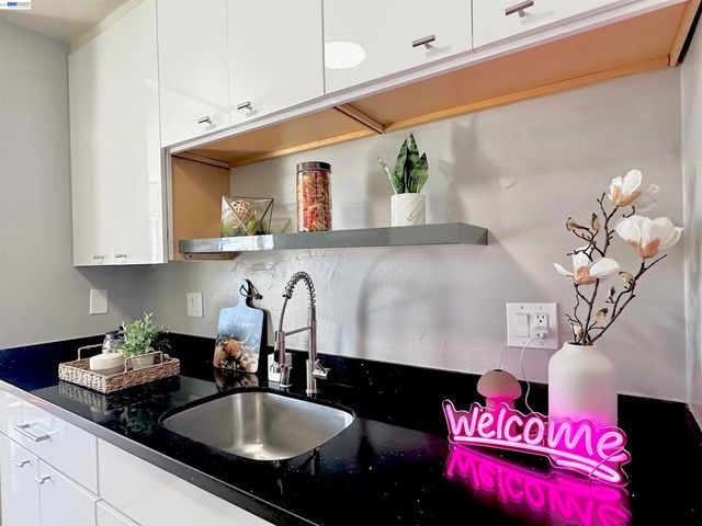 6 Commodore Drive C337, Emeryville, CA 94608