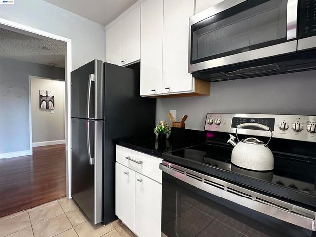 6 Commodore Drive C337, Emeryville, CA 94608