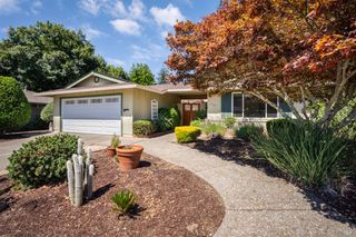 7129 Oak Leaf Dr, Santa Rosa, CA 95409