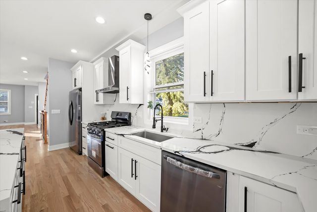 657 N PINE Avenue, Chicago, IL 60644