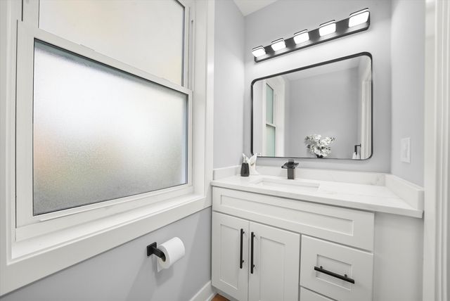 657 N PINE Avenue, Chicago, IL 60644