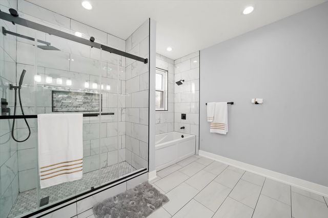 657 N PINE Avenue, Chicago, IL 60644