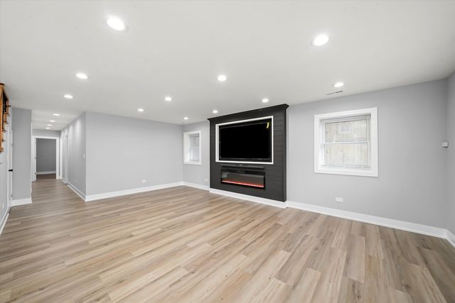 657 N PINE Avenue, Chicago, IL 60644