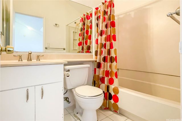 500 Mananai Place 17V, Honolulu, HI 96818