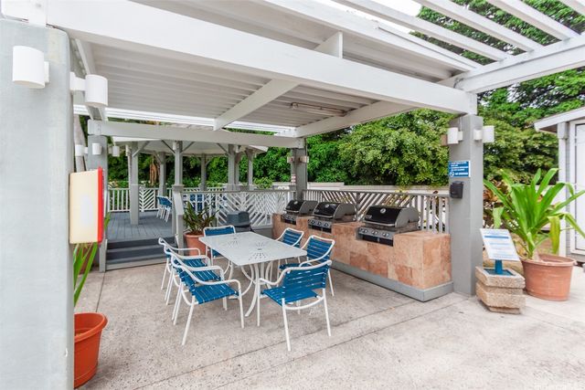 500 Mananai Place 17V, Honolulu, HI 96818