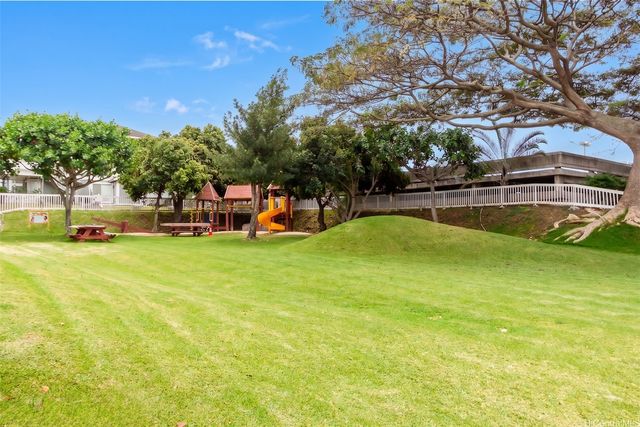 500 Mananai Place 17V, Honolulu, HI 96818