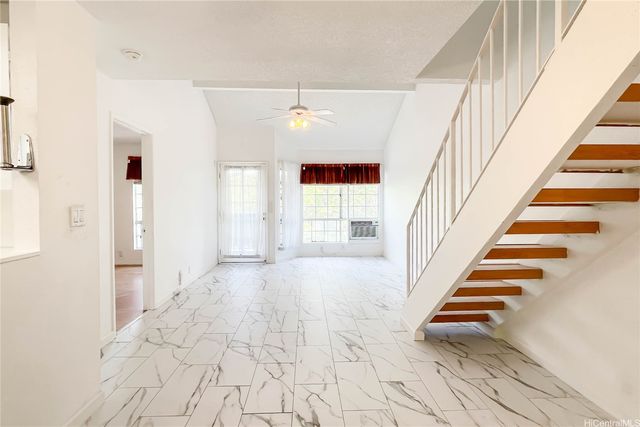 500 Mananai Place 17V, Honolulu, HI 96818