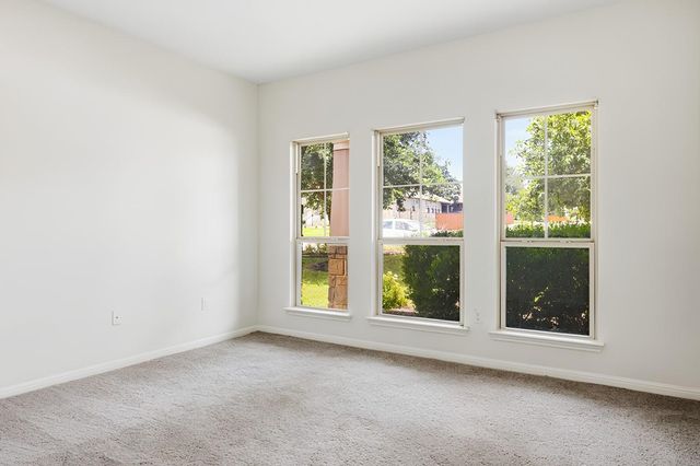 304 Santa Maria ST, Georgetown, TX 78628