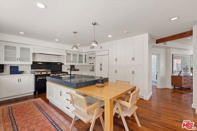 2700 Glendower Avenue, Los Angeles, CA 90027