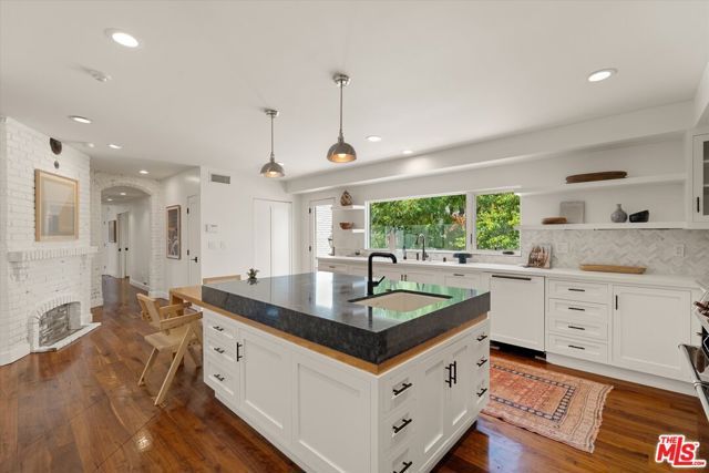 2700 Glendower Avenue, Los Angeles, CA 90027