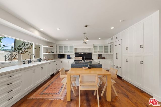 2700 Glendower Avenue, Los Angeles, CA 90027