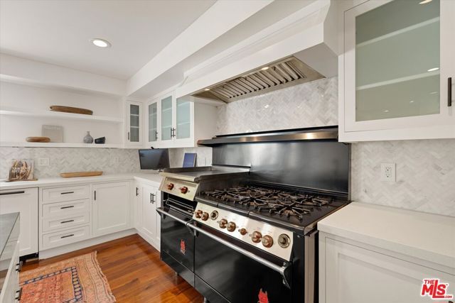 2700 Glendower Avenue, Los Angeles, CA 90027