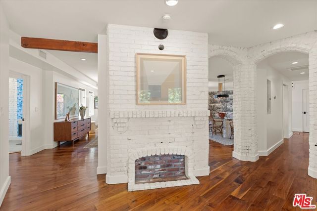 2700 Glendower Avenue, Los Angeles, CA 90027