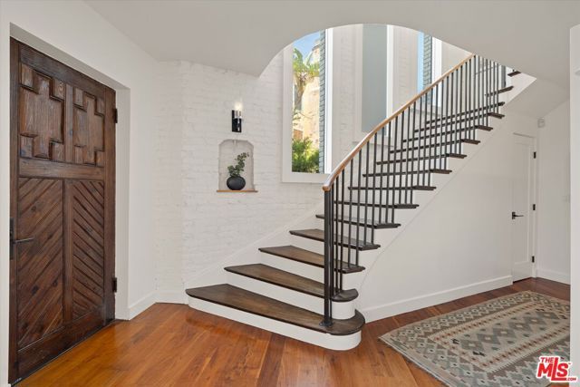 2700 Glendower Avenue, Los Angeles, CA 90027