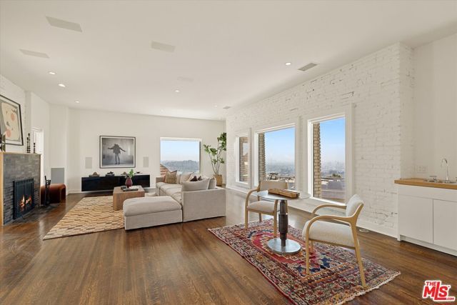 2700 Glendower Avenue, Los Angeles, CA 90027