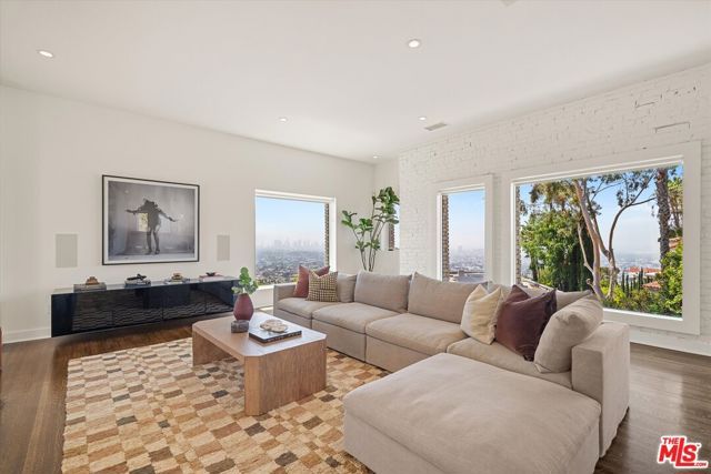 2700 Glendower Avenue, Los Angeles, CA 90027