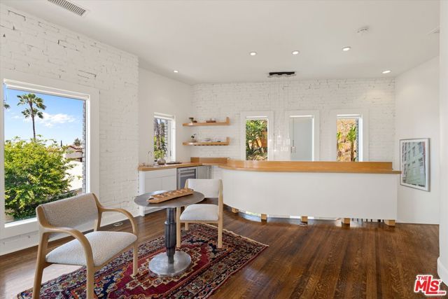 2700 Glendower Avenue, Los Angeles, CA 90027