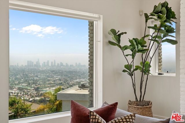 2700 Glendower Avenue, Los Angeles, CA 90027