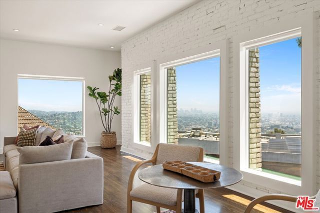 2700 Glendower Avenue, Los Angeles, CA 90027
