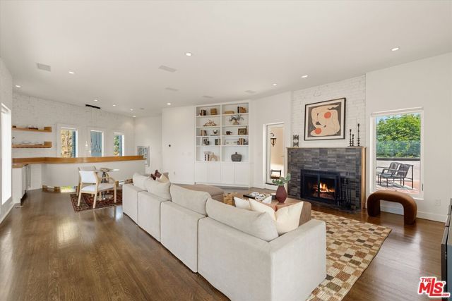 2700 Glendower Avenue, Los Angeles, CA 90027