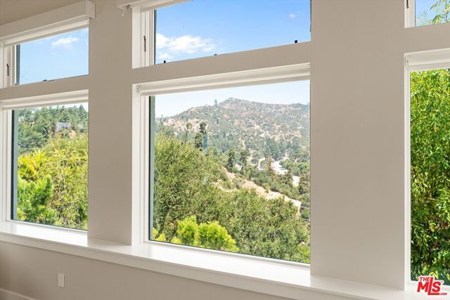 2700 Glendower Avenue, Los Angeles, CA 90027